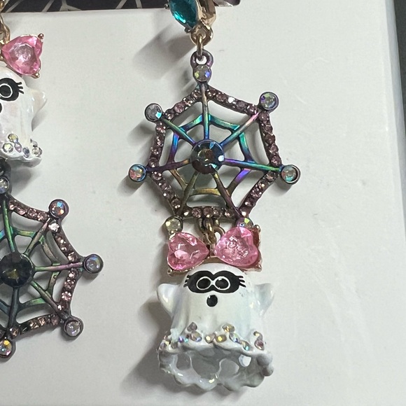 NWT Betsy Johnson Ghost & Spider Web Earrings - Picture 10 of 14